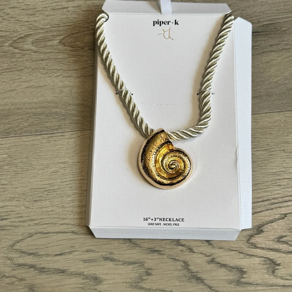 Piper K Gold Nautilus Shell Statement Necklace Champagne Twisted Cord 16+3 Inch - Picture 4 of 6